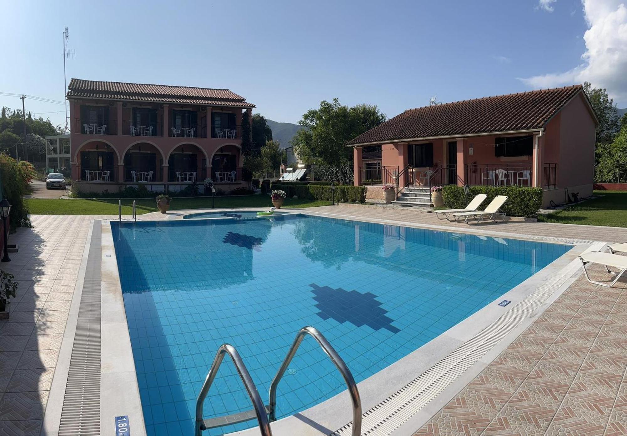 Gregory-Vassilis Apartments Dassia  Ngoại thất bức ảnh